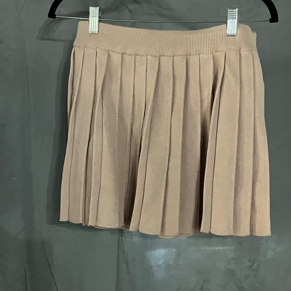 DYNAMITE:  Mauve, viscose/poly blend, pleated mini. Sz M - Picture 1 of 1